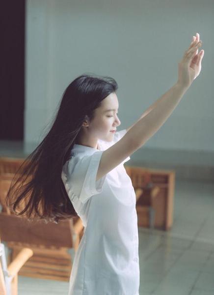 この問題解ける人 に手を挙げた生徒会長が神々しい 2019年06月27日の人物のボケ 73731240 ボケて Bokete