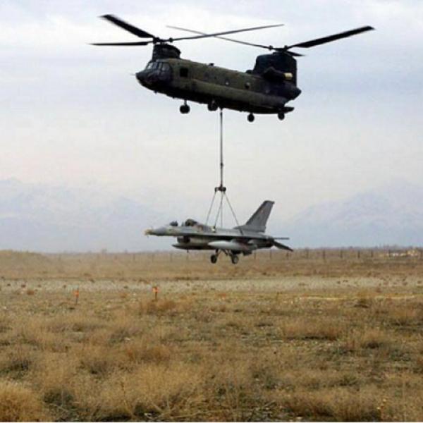 メスプレイを見つけたオスプレイは求愛行動をします ヘリコプターへのボケ ボケて Bokete