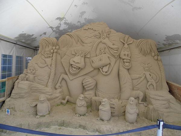 小学生一年生になる子供の夏休みで作った貯金箱が凄すぎる 砂へのボケ ボケて Bokete