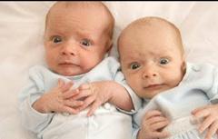 パパが髭を剃らずに頬ずりをしようとしている 赤ちゃんへのボケ ボケて Bokete