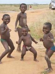 現地で最近流行りの遊び小島よしおウェーイダンスがエモい 取り組みへのボケ ボケて Bokete