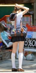 セーラー服おじさんの後ろ姿は魅力的だった 靴へのボケ ボケて Bokete
