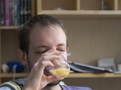 映画 ロッキー のように生卵イッキ飲みをしてリバース寸前の弟を横目に自分はうずらの卵一個で妥協する 14年10月22日の人物のボケ ボケて Bokete 映画 ロッキー のように生卵イッキ飲みをしてリバース寸前の弟を横目に自分はうずらの卵一個で妥協する 14年10月22日の人物のボケ ボケて Bokete