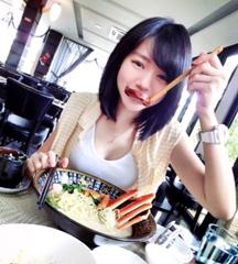 茶色の口紅に太い竹串でシーハー歯の掃除してる 人間の行為へのボケ ボケて Bokete