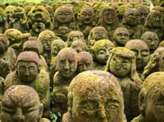 アナ雪のトロール 石の彫刻へのボケ ボケて Bokete