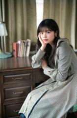 こうして支えてないと エンペラー吉田みたいにずっと顔が震えてるの ドレスへのボケ ボケて Bokete