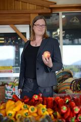 私の記憶が確かならば 料理の鉄人のopで鹿賀がかじってたのはパプリカ ジェスチャーへのボケ ボケて Bokete