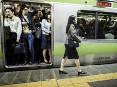 イケメンじゃないので隣の車両に移動する 電車へのボケ ボケて Bokete