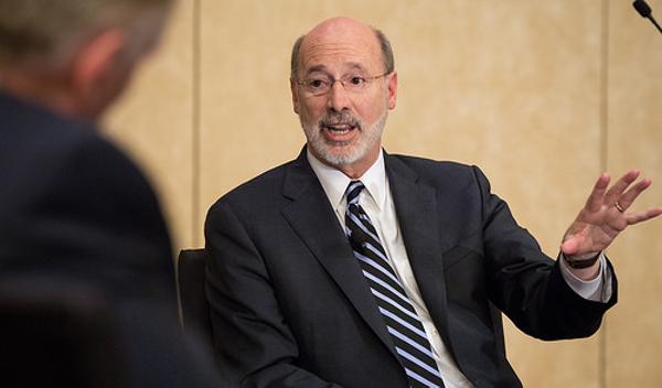 『ドッキリ大成功!』の看板を持ちTV出演久々の山田雅人が、ドッキリ進行中にテンパり気味で顔を出すのでそのつど注意する 写真で一言ボケて