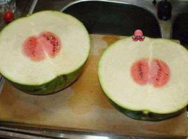 スイカの中身 16年08月12日夜ごろにireneアイリーンさんが投稿したお題 ボケて Bokete