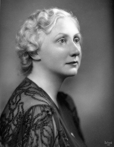 「自分が入るはずの「アガサ・クリスティ」の名の額縁の中に知らない太ったメガネのおっさん居る」(2016年10月26日のボケ) ボケて