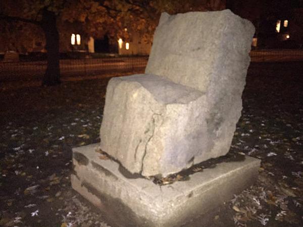 石器時代の作品『え、俺の席...会社は...？』 石の彫刻へのボケ[48965786] ボケて（bokete）