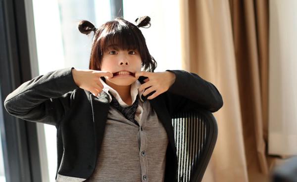 友達を笑わせようとしてこの顔で振り返ったらいつの間にか憧れの先輩が座っていた スリーブへのボケ[91656005] ボケて（bokete）